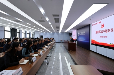 强盛为Z6尊龙凯时集团党员干部讲授意识状态专题党课