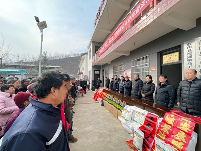 集团结合西安市司法局共同发展“迎新春走访慰问暨法治宣传和义诊”活动