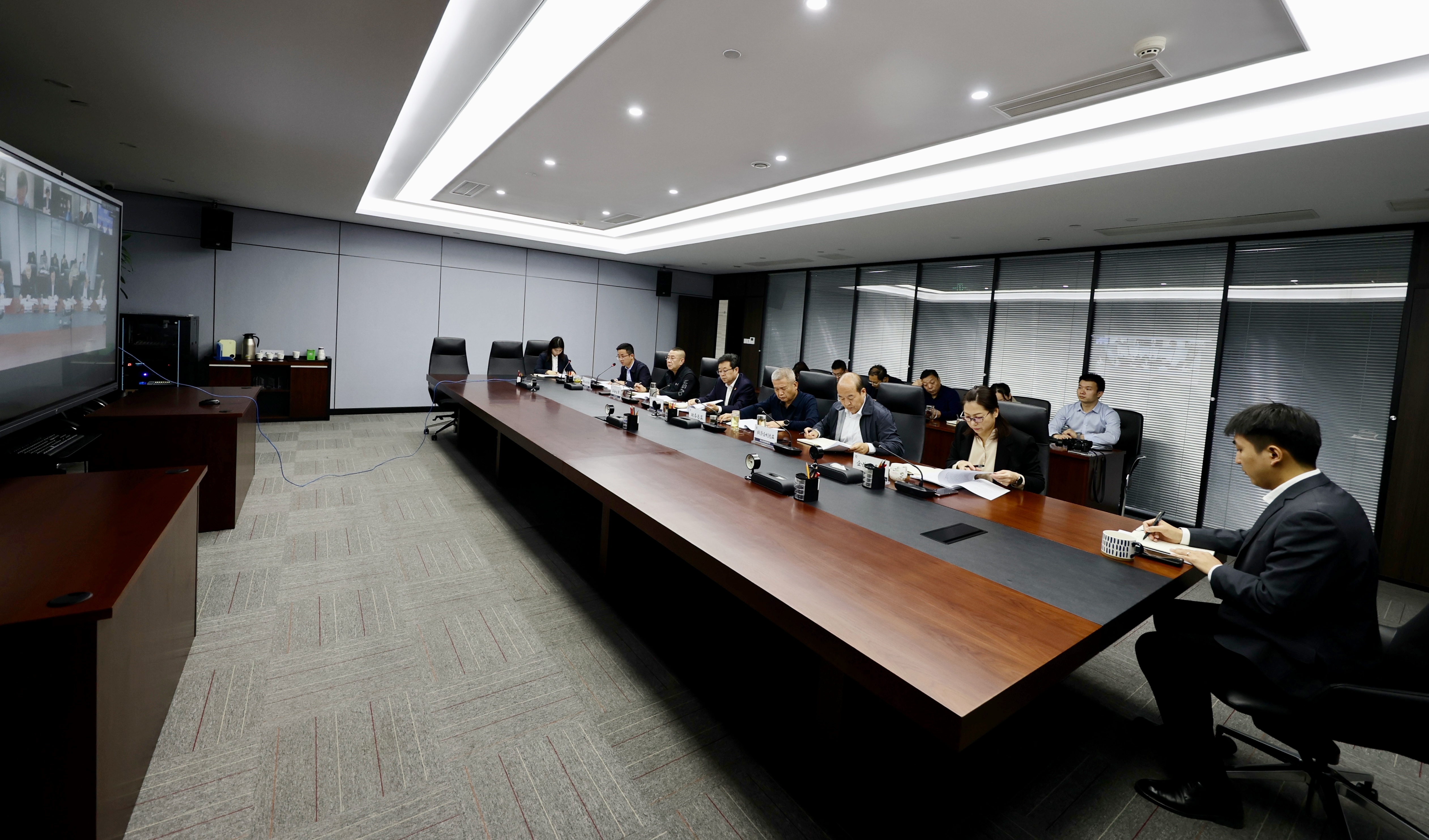 Z6尊龙凯时集团召开2022年三季度经济运行分析会