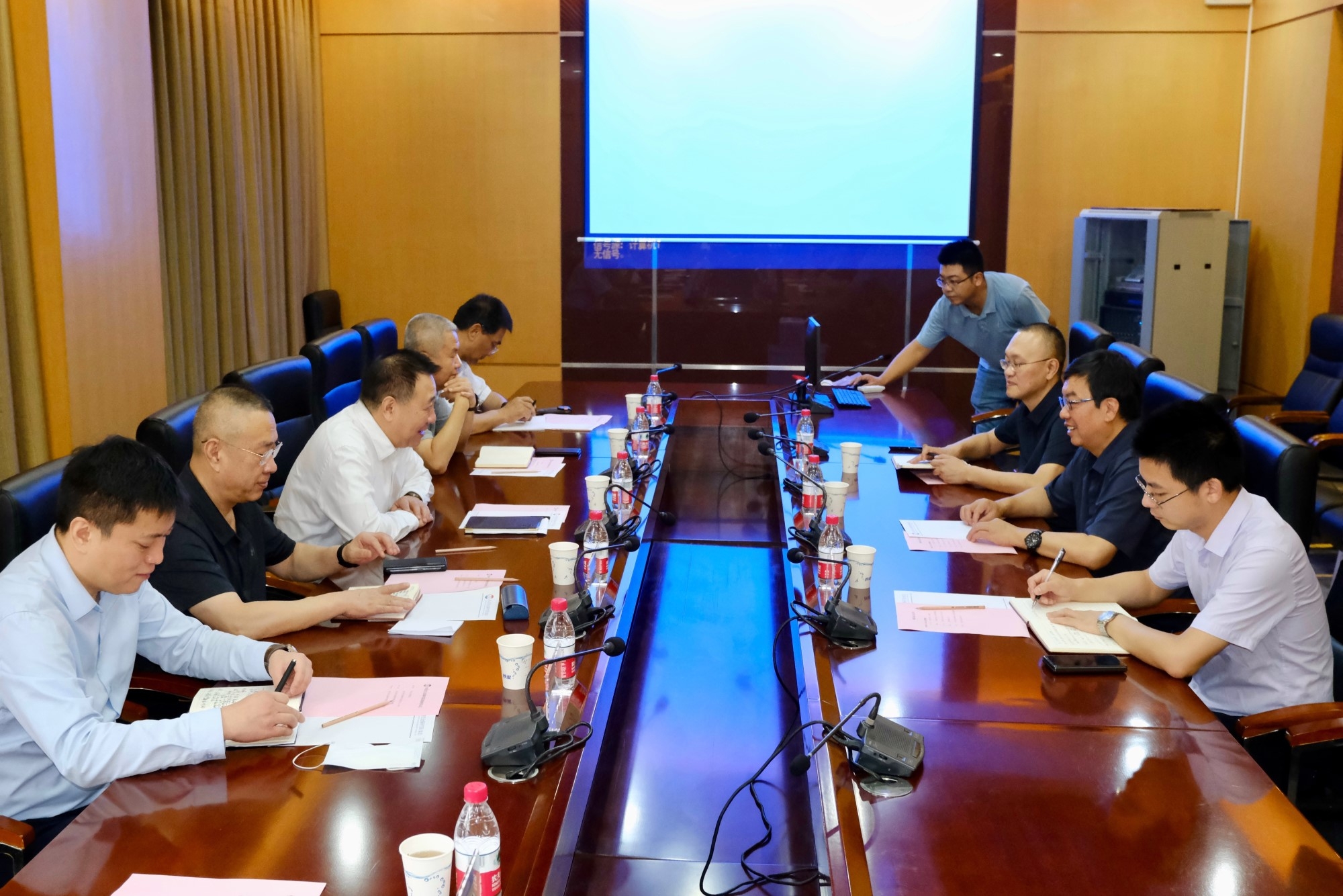 Z6尊龙凯时集团党委书记、董事长金辉造访西北有色金属钻研院